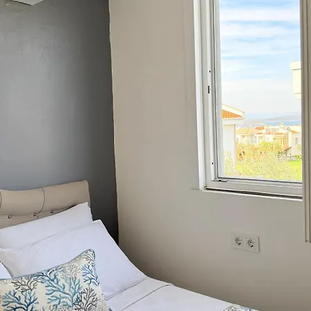 Frühstückspension Cunda Morisi 3*